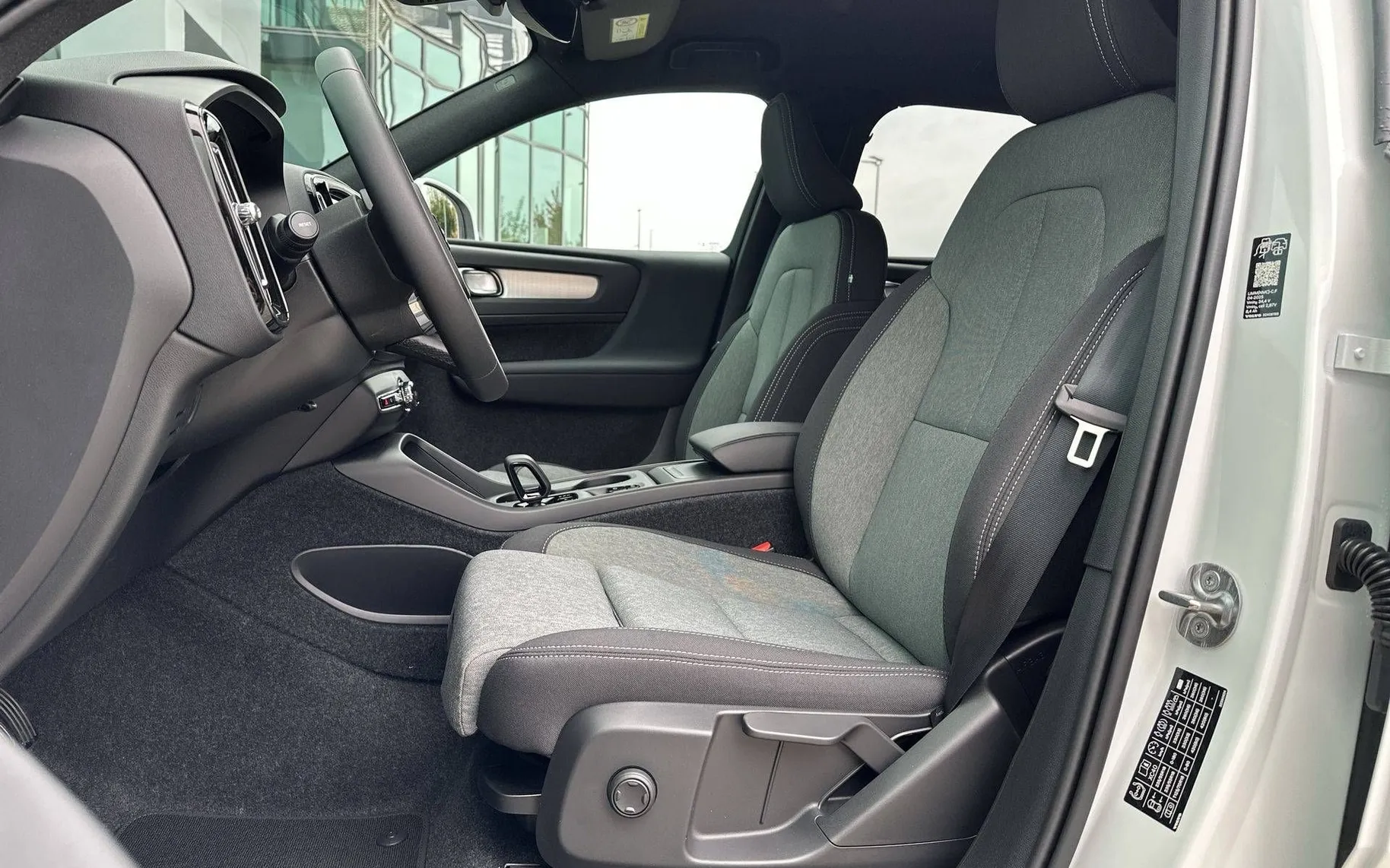 Notranja slika - Volvo XC40 - B3 P Core AT DCT... - 14