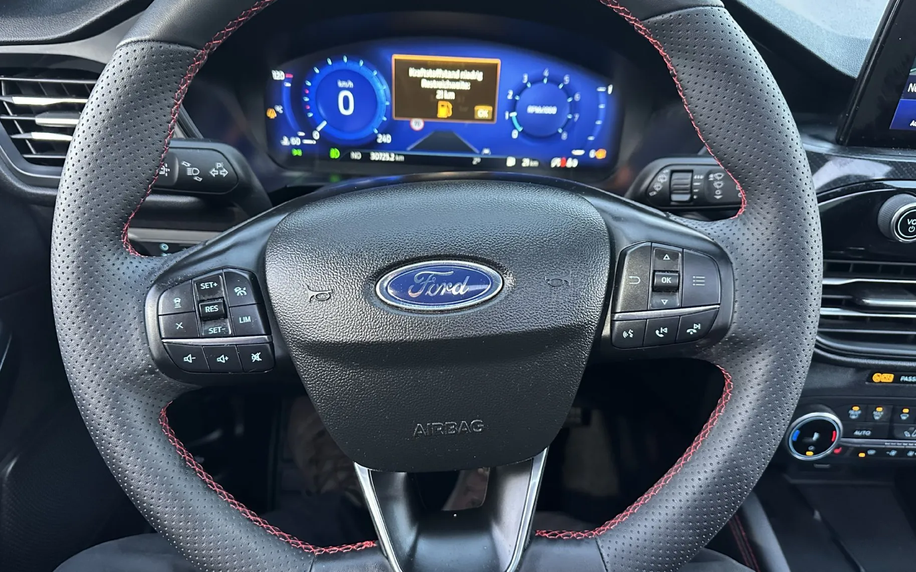 Notranja slika - Ford Kuga - 1.5 EcoBoost ST-Line.NEMŠKA.PANORAMA.KLJUKA.BENCIN - 10
