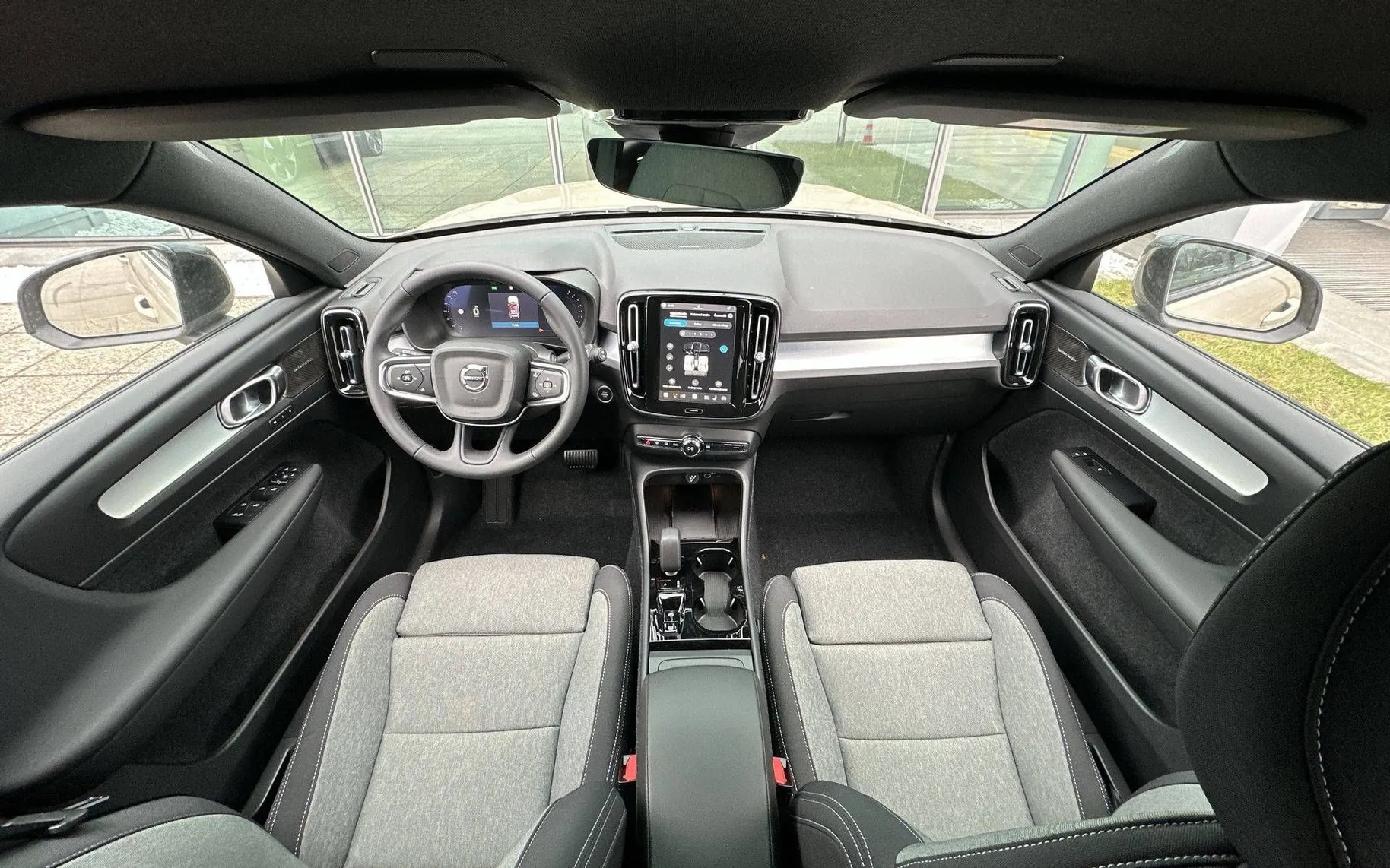Notranja slika - Volvo XC40 - B3 P Plus Dark AT DCT - 20