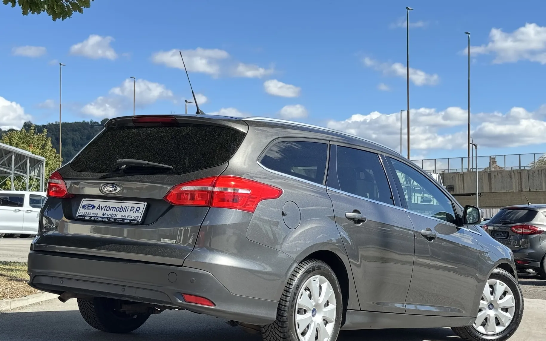 Zunanja slika - Ford Focus - Karavan 1.0 EcoBoost TREND 125KM NAVI ZIMSKI PAKET - 7