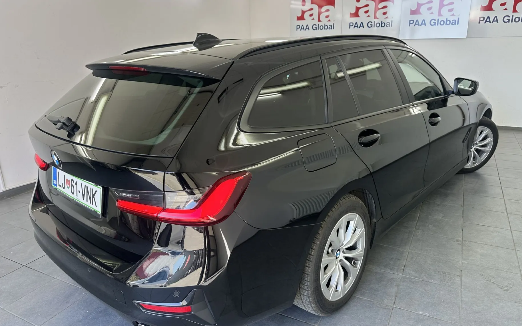 Zunanja slika - BMW Serija 3 - Touring: 318d Touring.NAVI.PDC.KONFORT.ZAKLEPANJE.KLJUKA - 14