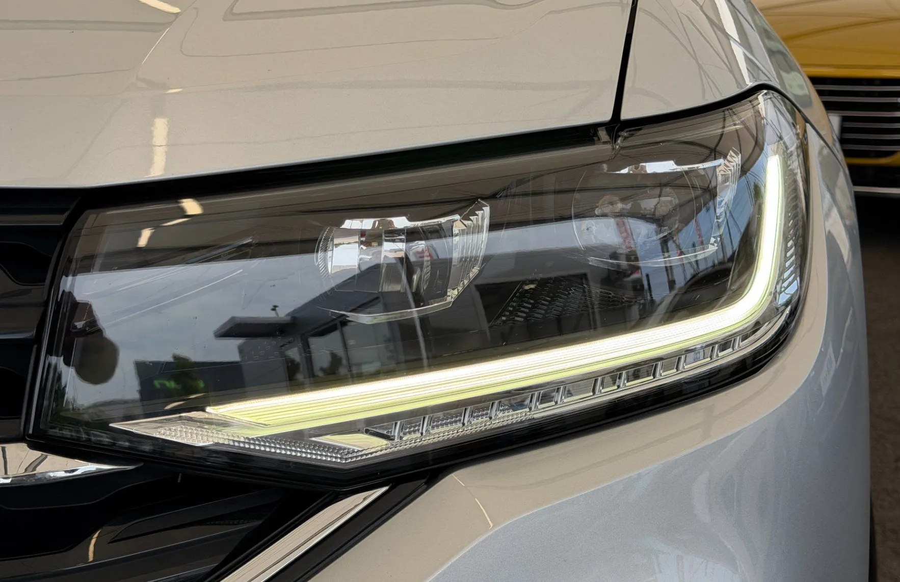 Zunanja slika - Volkswagen T-Cross - Style 1.0 TSI  SLO-1.LASTNIK KAMERA-LED ŽAROMETI - 2