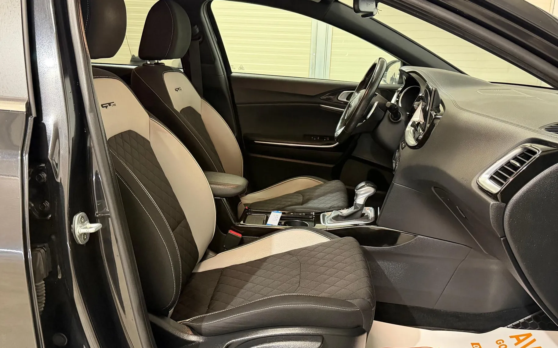 Notranja slika - KIA Proceed - 1.6 CRDi-GT-LINE-ACC-AUT-KAMERA-NAVI-GRETJE SED - 11