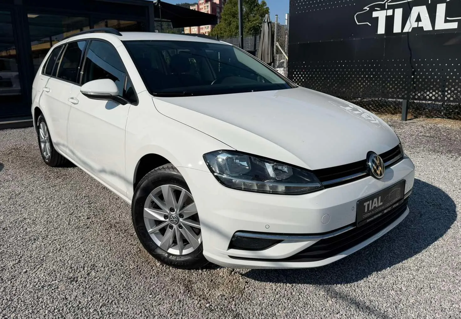 Zunanja slika - Volkswagen Golf - Variant 1.6 TDI AKTIVNI TEMP.-2X PDC-OPRAVLJEN VELIK SERV. - 3