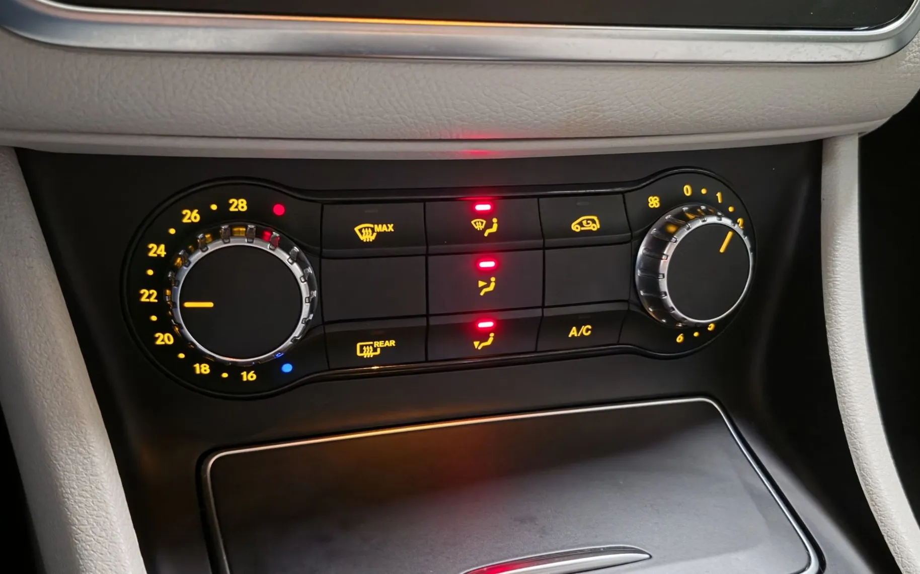 Zunanja slika - Mercedes-Benz GLA-Razred - GLA 200 d Avt.URBAN 1.LAST SLO TEMP KAM KEYLESS - 13