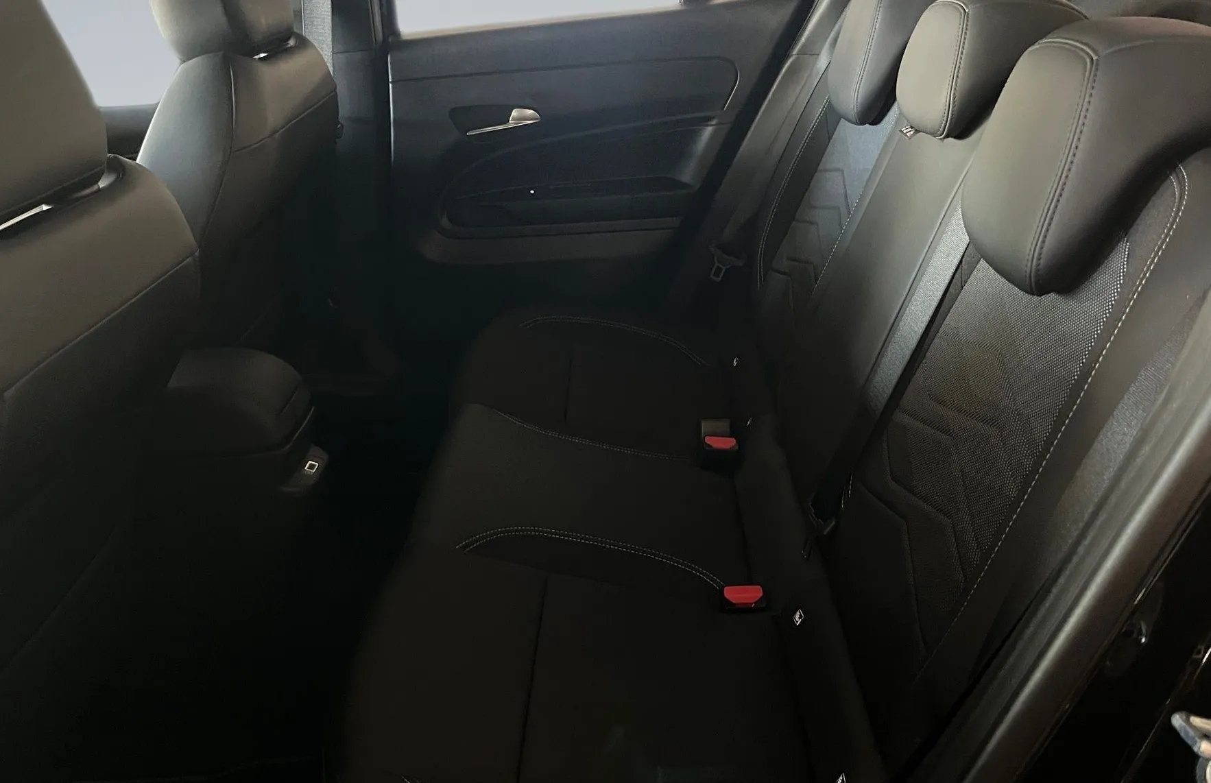 Zunanja slika - Jeep Avenger - 1.2 MHEV Altitude e-DCT6 - 11