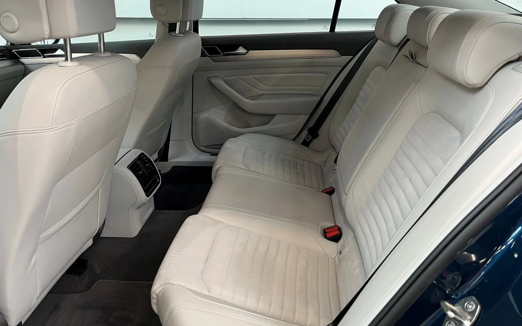Notranja slika - Volkswagen Passat - 1.5 TSI BMT Elegance - 7
