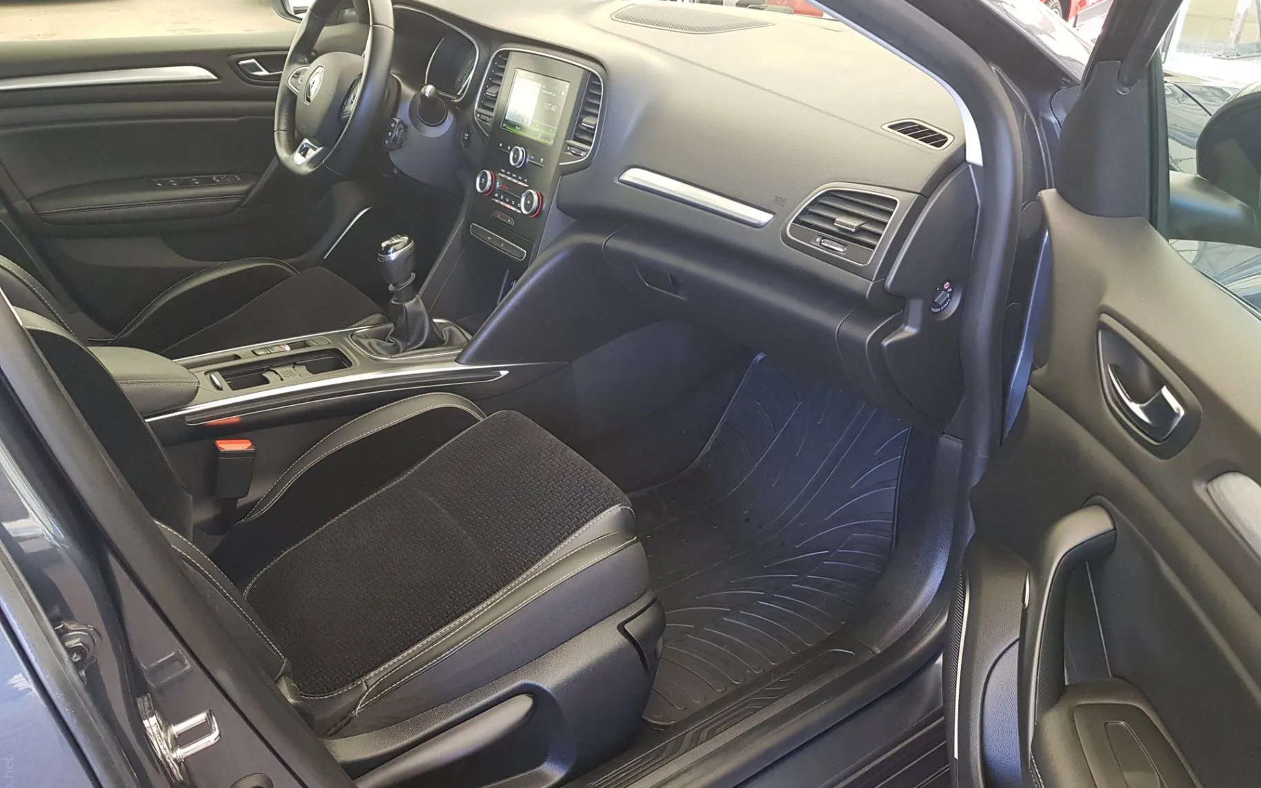 Zunanja slika - Renault Mégane - Grandtour dCi 110 Intens GLAVNI SERVIS - 8