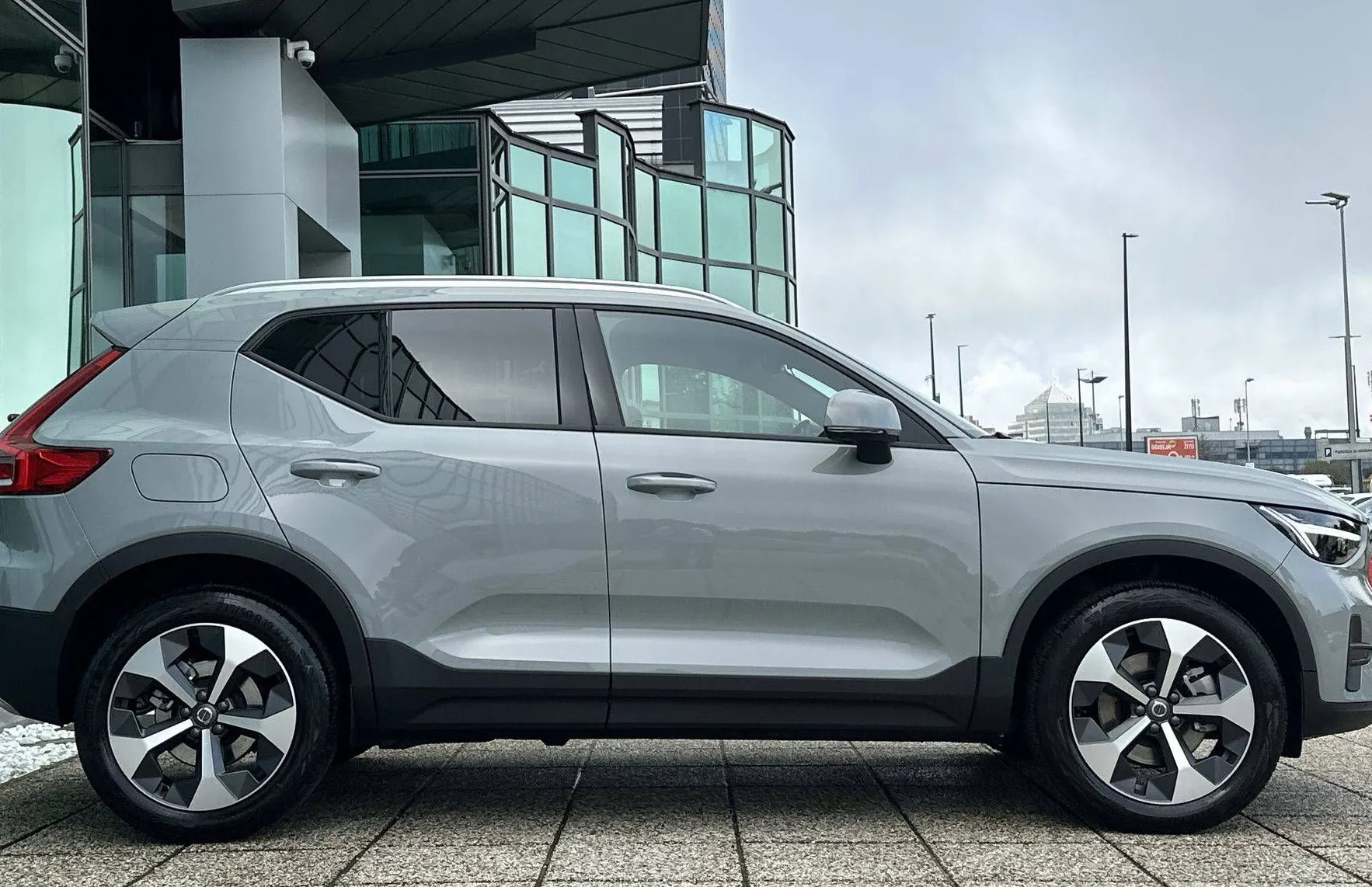 Zunanja slika - Volvo XC40 - B3 P Core AT DCT 3 leta garancije + 3 servisi - 4