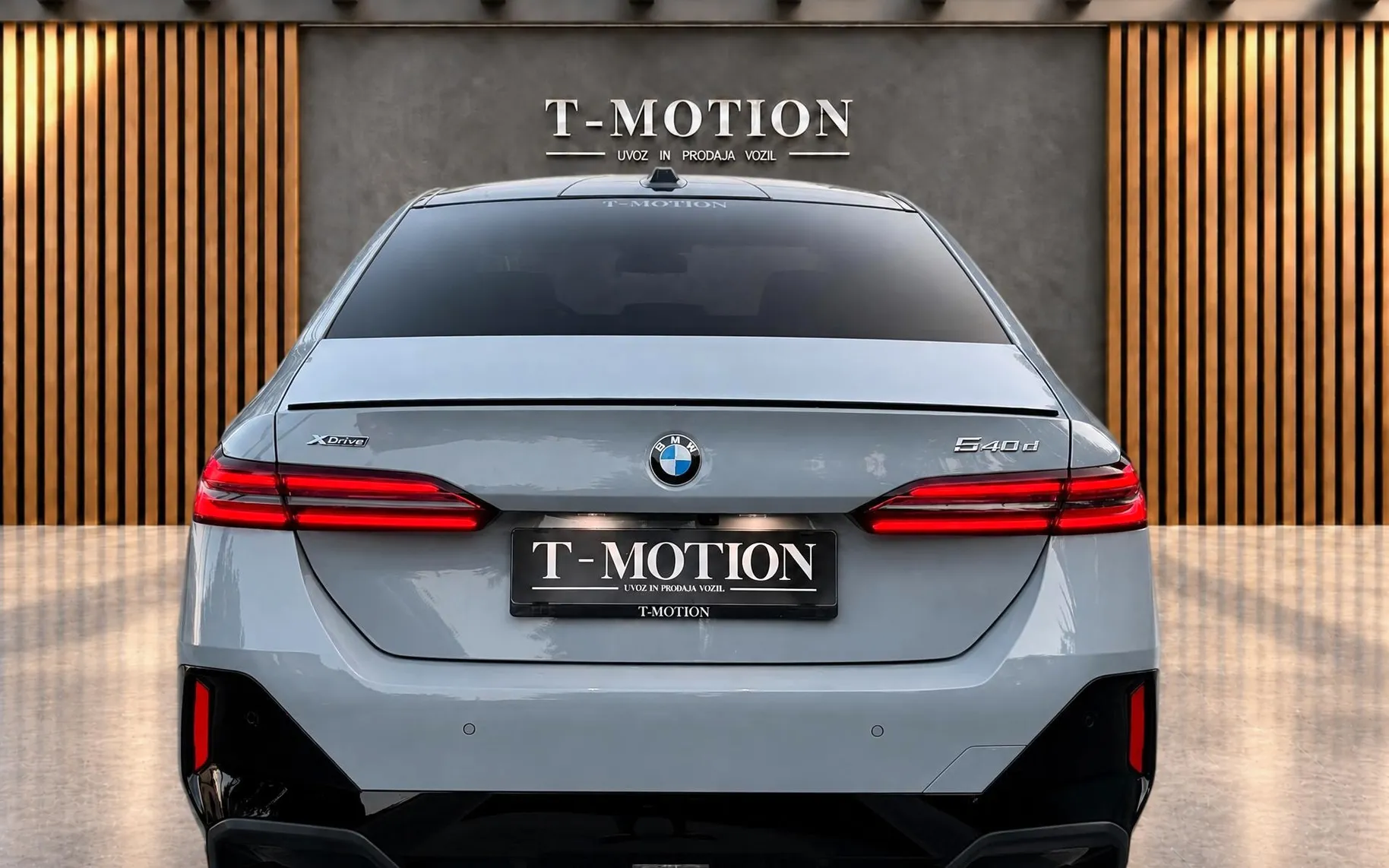 Zunanja slika - BMW serija 5: - 540d xDrive|SALONSKI|Iconic|AV|Pano|ACC|B W| - 6
