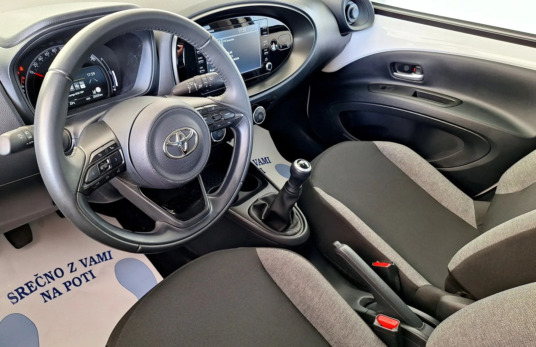 Zunanja slika - Toyota Aygo - 1.0 X-PLAY ALLOYS TOUCH •SLO•KAMERA•ACC• - 9