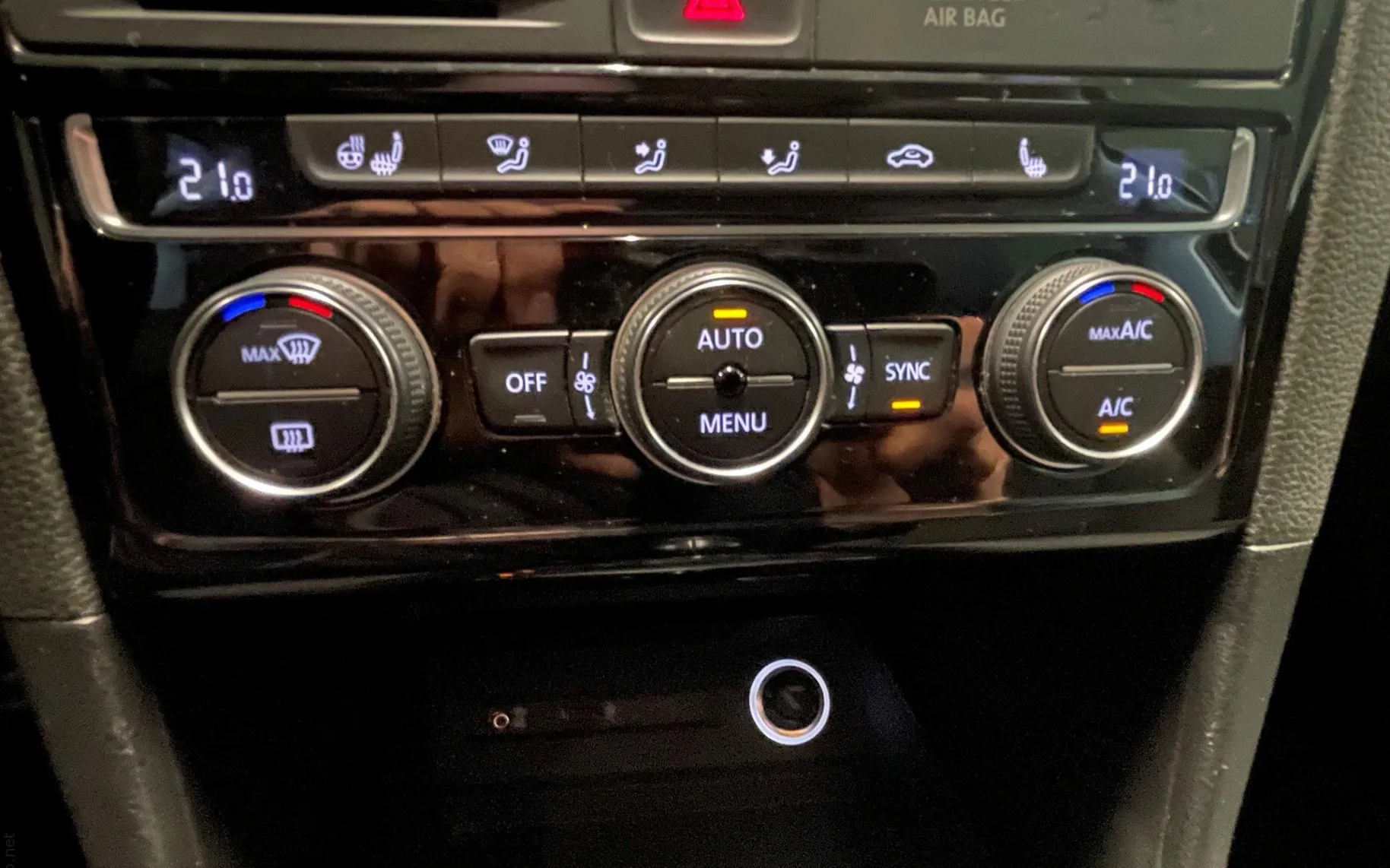 Zunanja slika - Volkswagen Golf - 1.5 TSI ACT Comfortline NAVI.2XPDC.OGR.SEDEŽ - 12