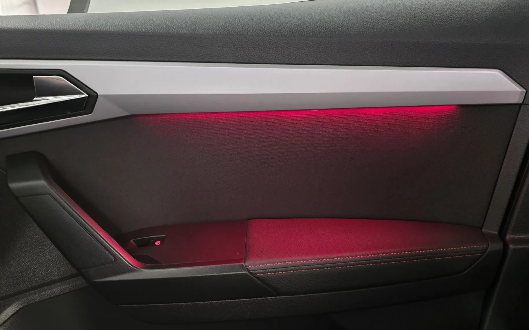 Zunanja slika - Seat Arona - 1,0 TSI FR SLO 1.LAST TEMP LED KAM ALU - 17