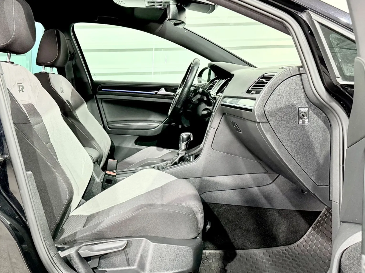Zunanja slika - Volkswagen Golf - R - 4 MOTION - DSG - DRIVE SELECT - NAVI - PDC - 13