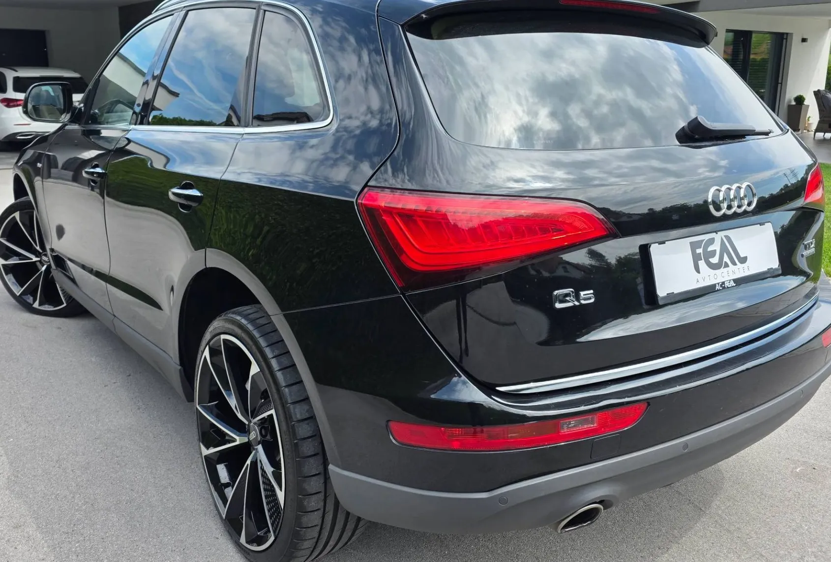 Zunanja slika - Audi Q5 - 2.0 TDI-Q-4X4-S LINE-AVT-PANORAMA-XENON-NAVI-USNJE- - 3