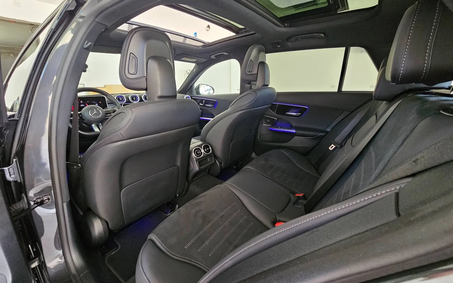Notranja slika - Mercedes-Benz C-Razred - C 220 d AMG |VIRTUAL|PANORAMA|360-KAM|RADAR|KLJUKA - 10