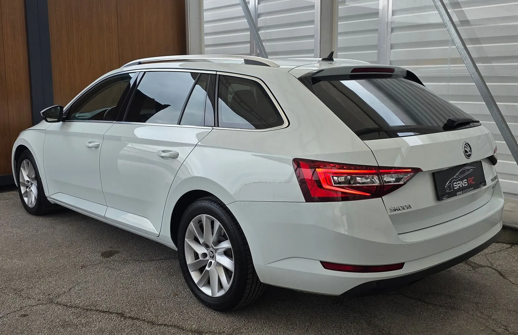 Zunanja slika - Škoda Superb - 2.0 TDI 4X4 -WEBASTO - RADAR - KAMERA - EL.KLJUKA - 3