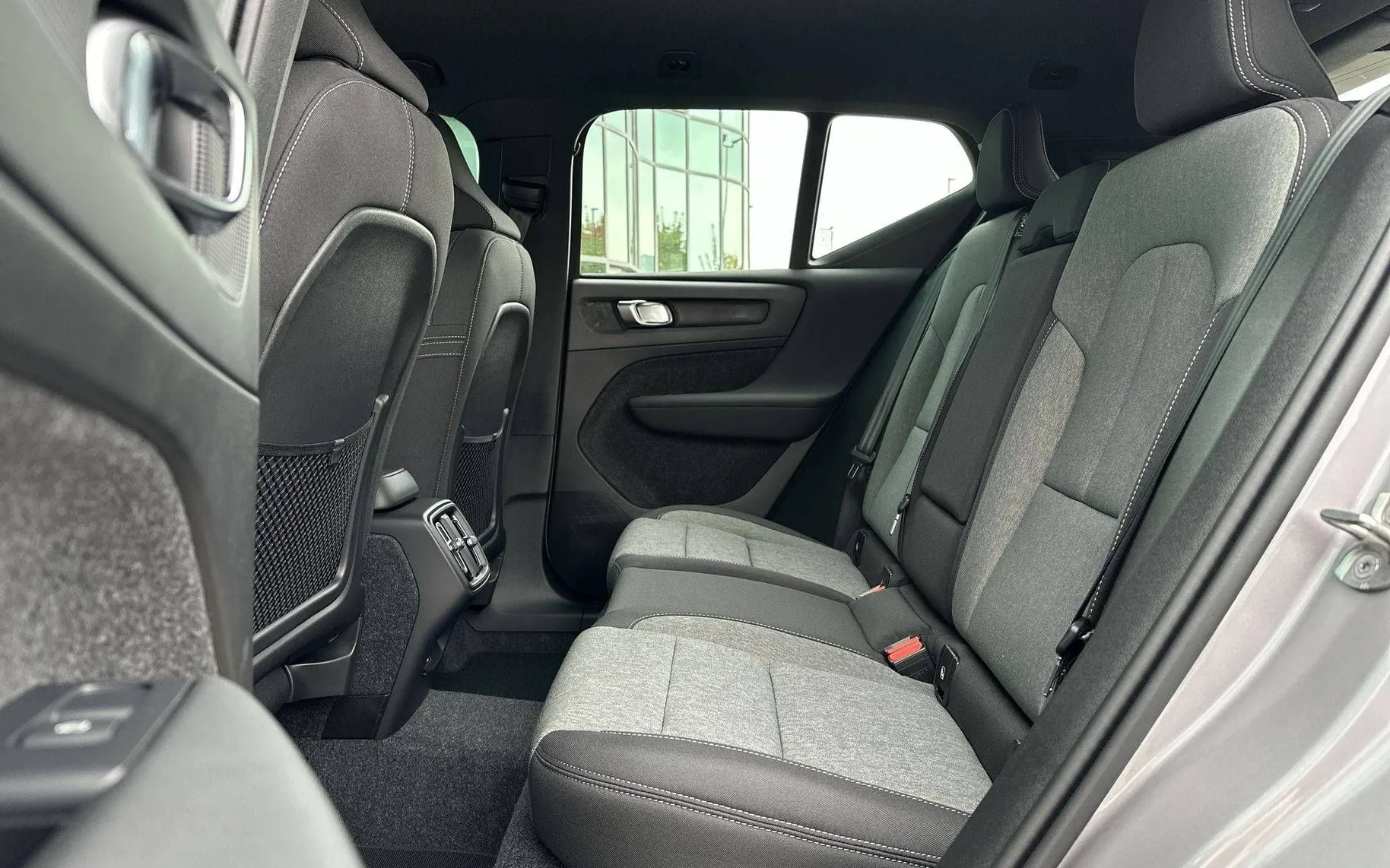 Notranja slika - Volvo XC40 - B3 P Core AT DCT 3 leta garancije + 3 servisi... - 11