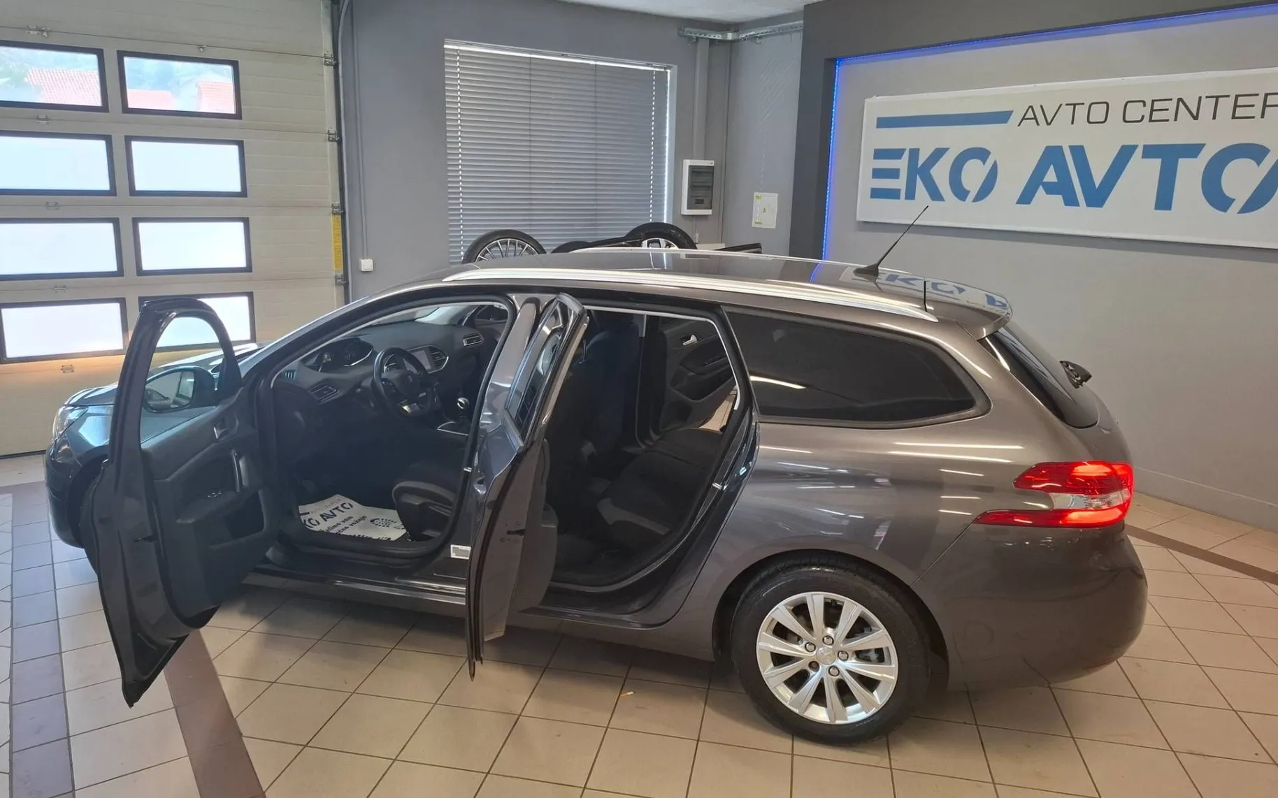 Notranja slika - Peugeot 308 - SW 1.2 Active-KREDIT BREZ POLOGA-KOT NOV-SLO - 12