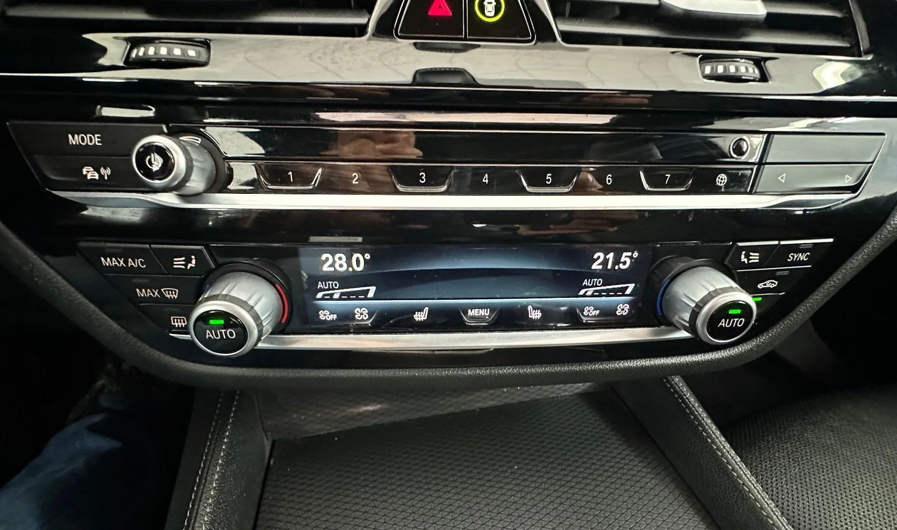 Zunanja slika - BMW Serija 5 - 520d Avt.M Sport.NEMŠKI+4ALU.KAMERA.PANORAMA.USNJE - 14