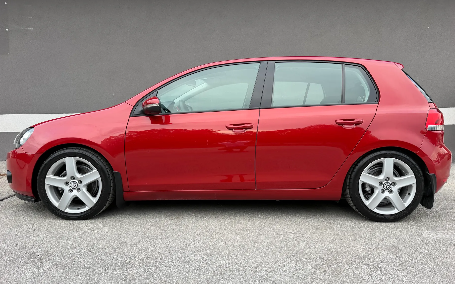 Zunanja slika - Volkswagen Golf - 1.6 TDI 1.LASTNIK SLO.VOZILO KLIMA ALU 17 - 2