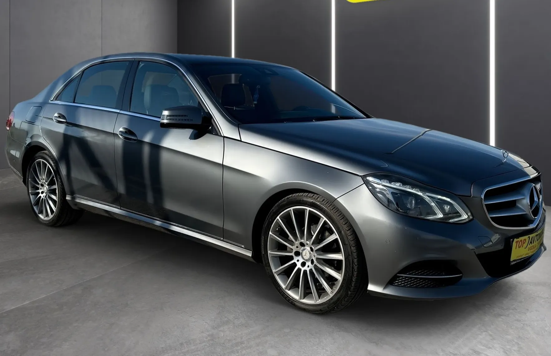 Zunanja slika - Mercedes-Benz E-Razred - 220 ELEGANCE XENON NAVI PDC KAMERA GRETJE SEDEŽEV - 9