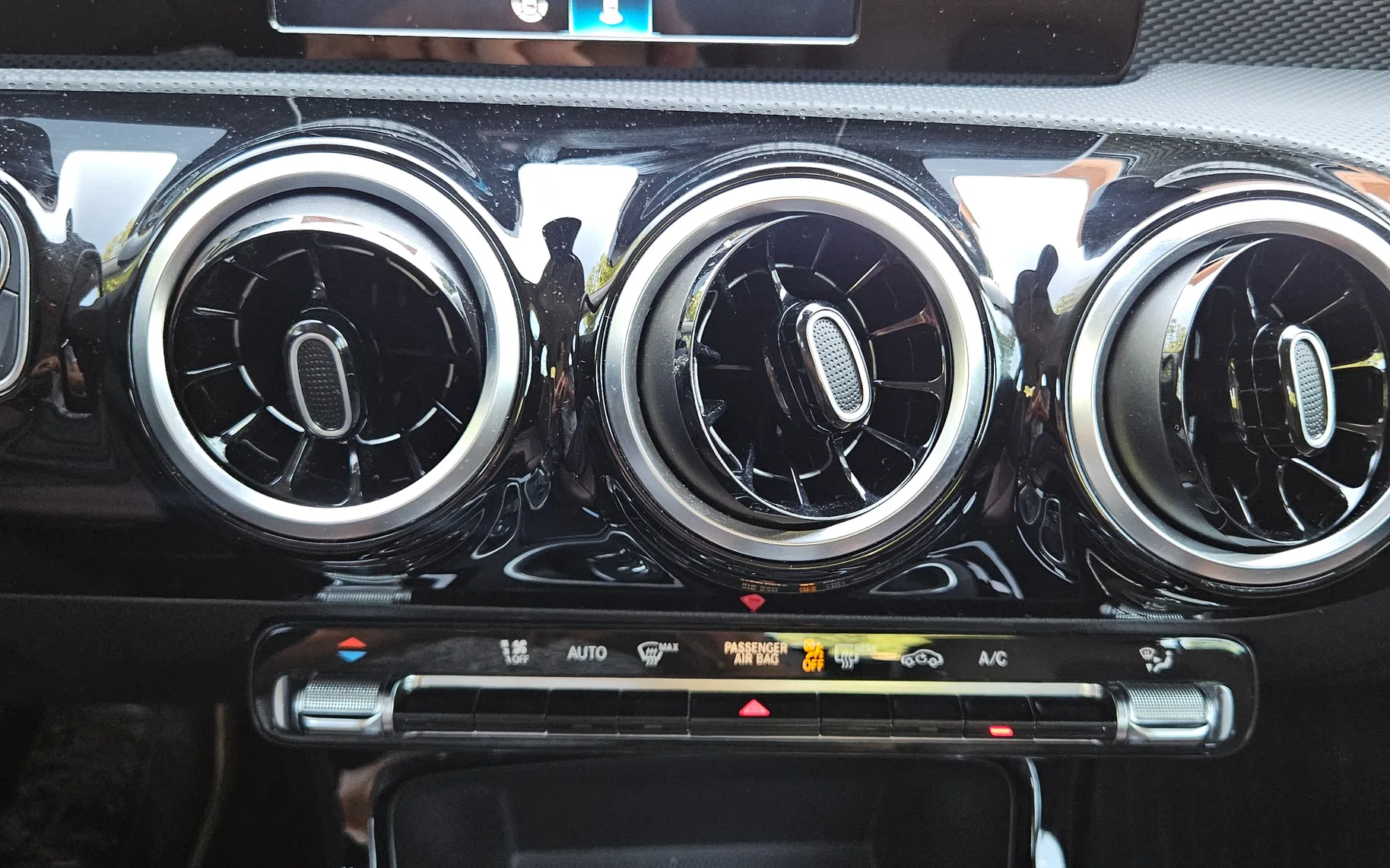 Notranja slika - Mercedes-Benz CLA-Razred - CLA 180 - 15