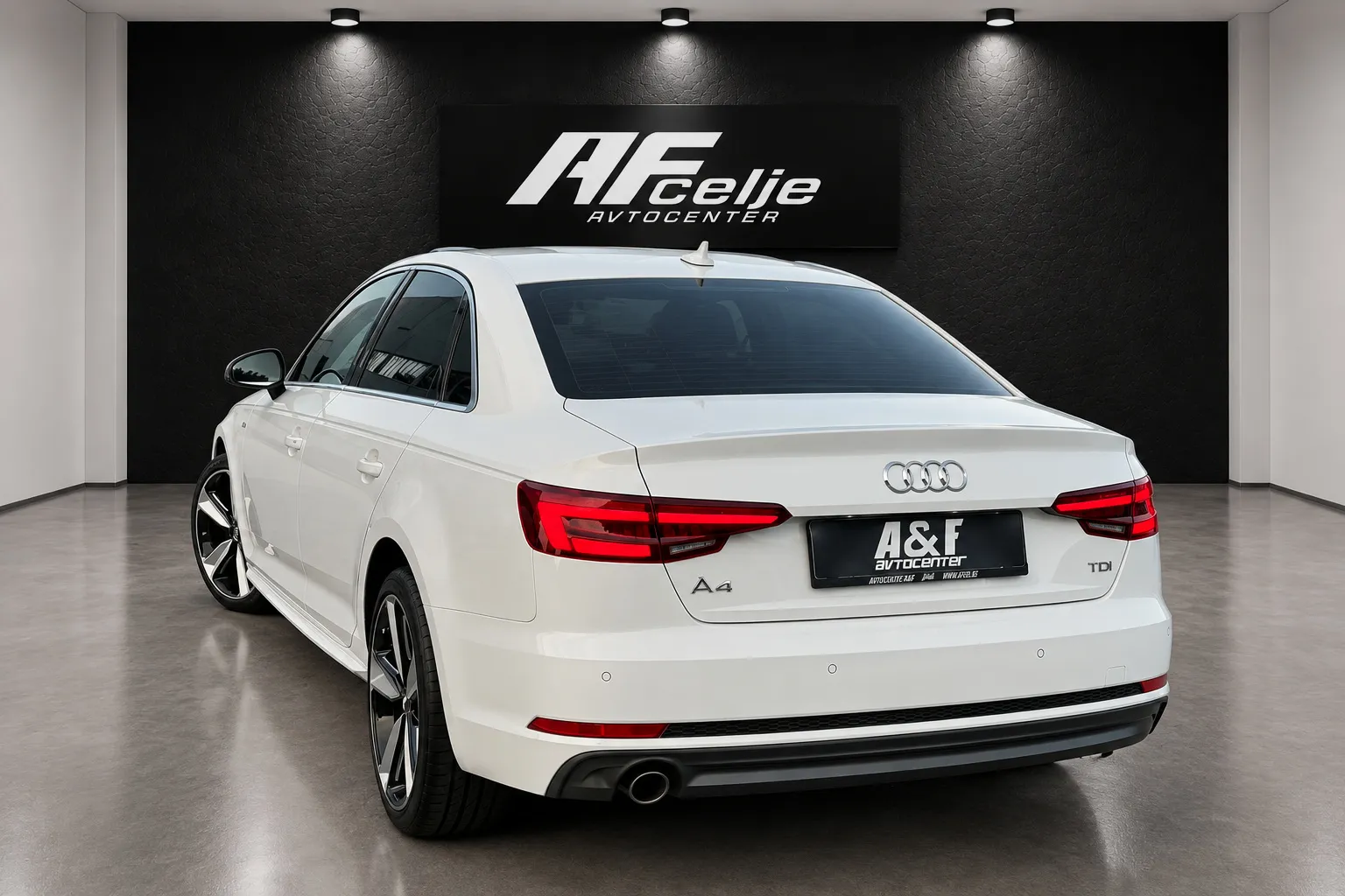 Notranja slika - Audi A4 - 2.0 TDI-S LINE-145.000km-XENON+LED-LIZING ZA TUJCE - 7