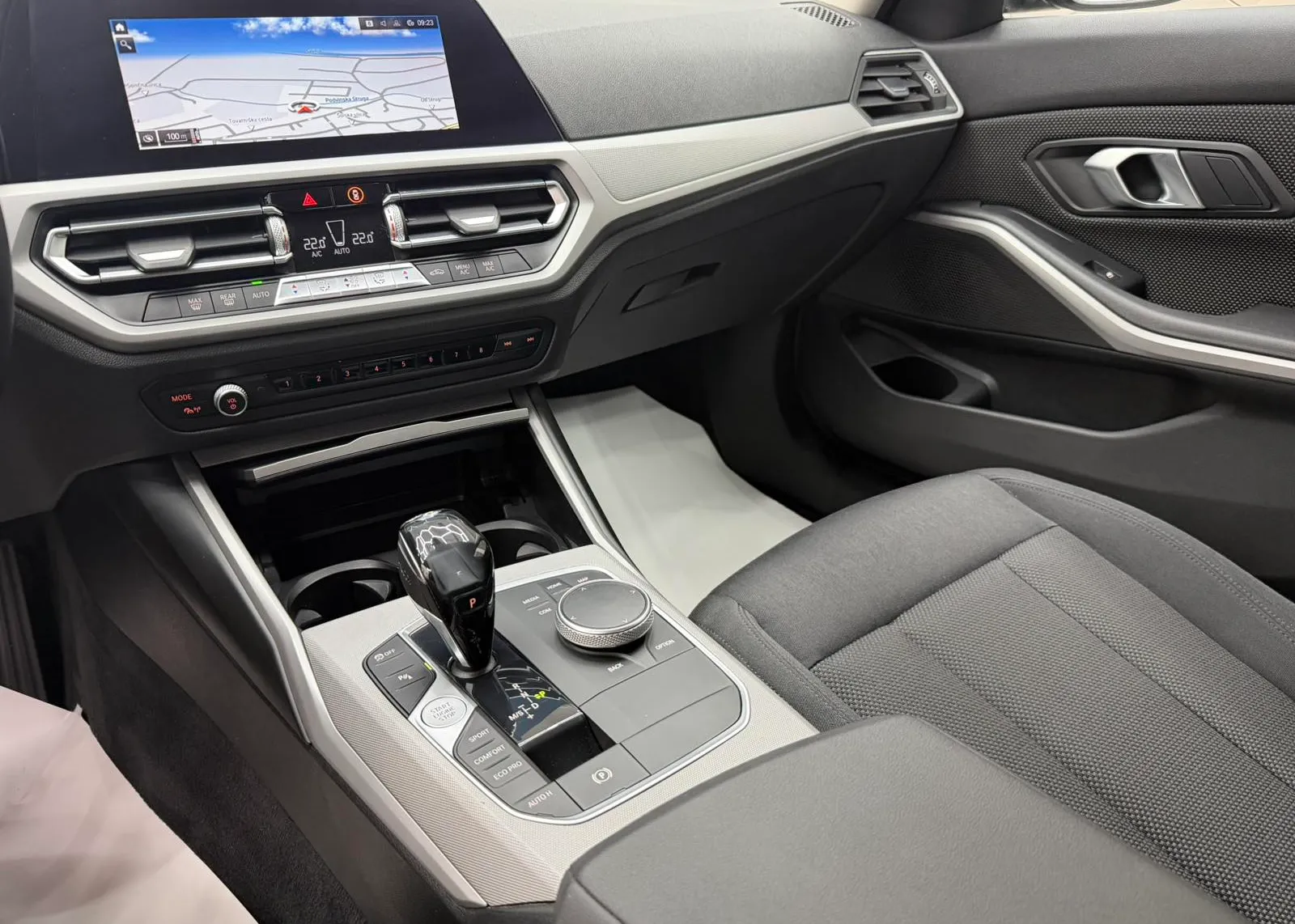Zunanja slika - BMW Serija 3 - 318D AUT. - 6