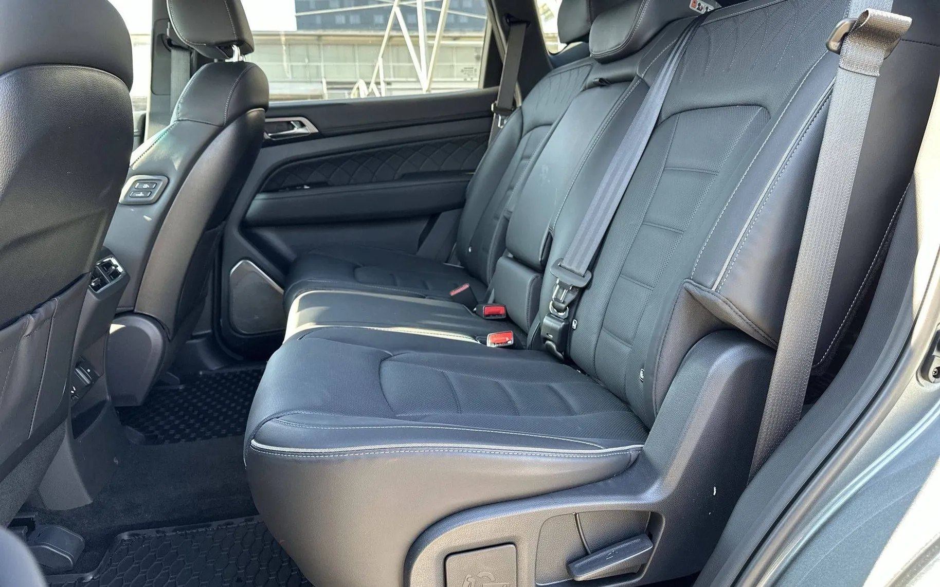 Notranja slika - KG Mobility Rexton - 2.2 XDI LIMITED PLUS 4x4 A T - 11