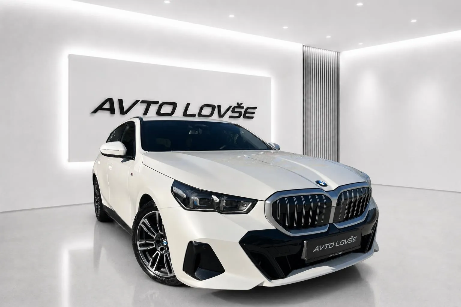 Zunanja slika - BMW serija 5 Touring: - 520d  Avt.-M SPORT-1 LASTNIK-37400 KM-KOT NOVA - 2