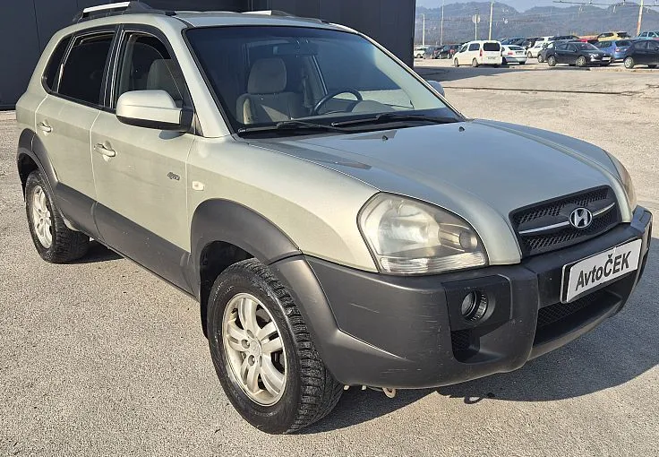 Zunanja slika - Hyundai Tucson - 2.0 + 4x4 + vzdrževan +kljuka + BREZ POLOGA - 3