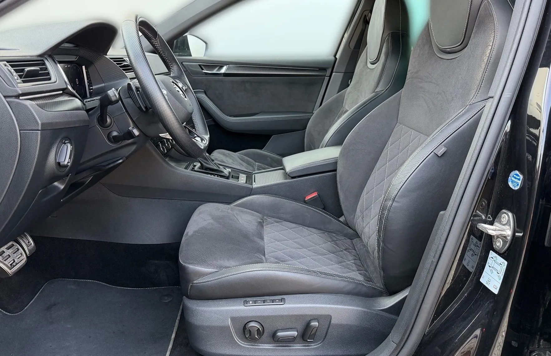 Zunanja slika - Škoda Superb - 2.0 TDI Sportline Combi DSG 147kW-Matrix-Kamera... - 7