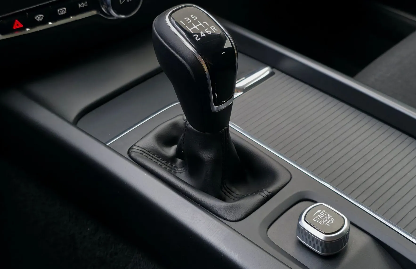 Zunanja slika - Volvo V60 - D3 Momentum FULLED•TEMP•VIRTUAL•KAMERA•2X-PDC•16C• - 12