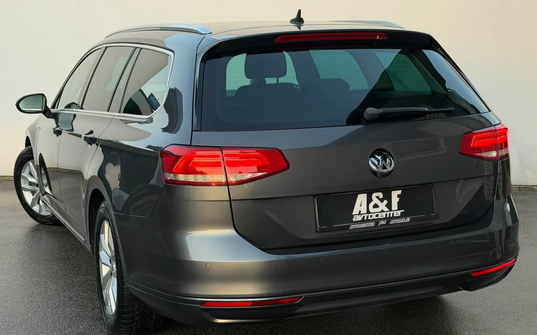 Zunanja slika - VW Passat - Variant 2.0 TDI-DSG-H LINE-NAVI-4X KLIMA-LIZING ZA TUJCE- - 6
