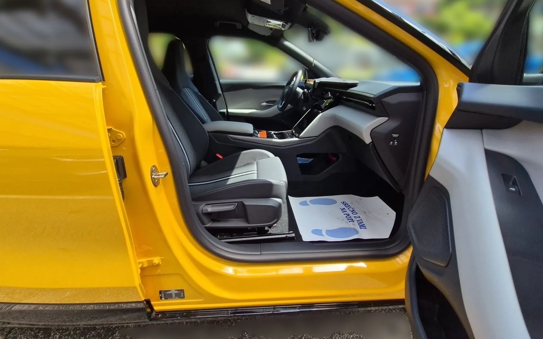 Zunanja slika - Ford Capri - 79 kWh 250 kW  340 KM  samodejni AWD - 15