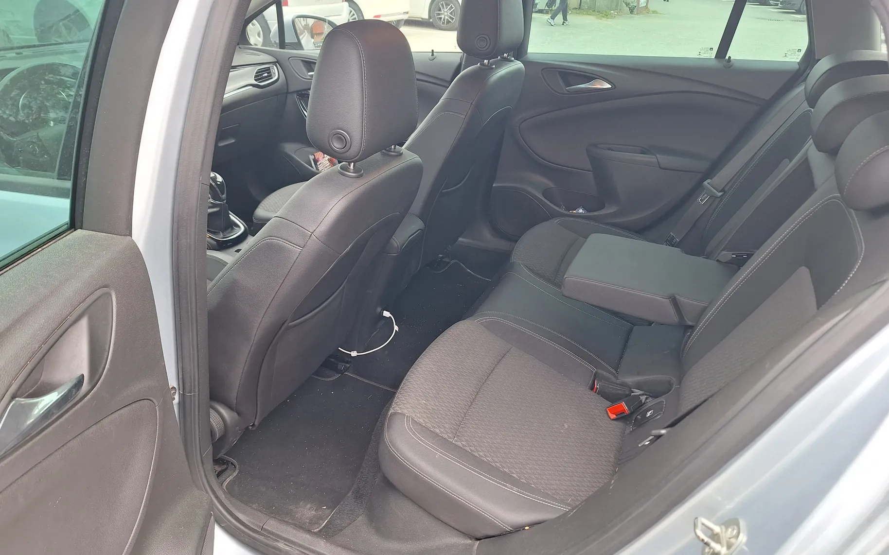 Notranja slika - Opel Astra - 1,4 Turbo Innovation - 8