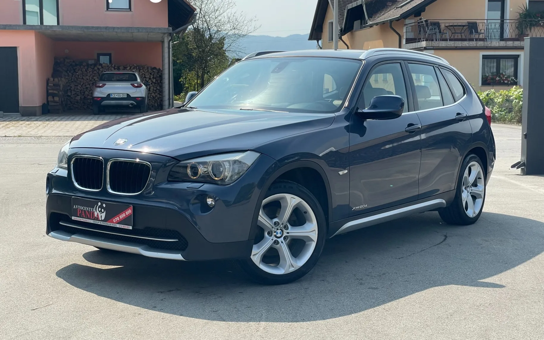 Zunanja slika - BMW X1 - xDrive20d+18 COL+PANORAMA+KLJUKA+XENON+ODLIČEN... - 1