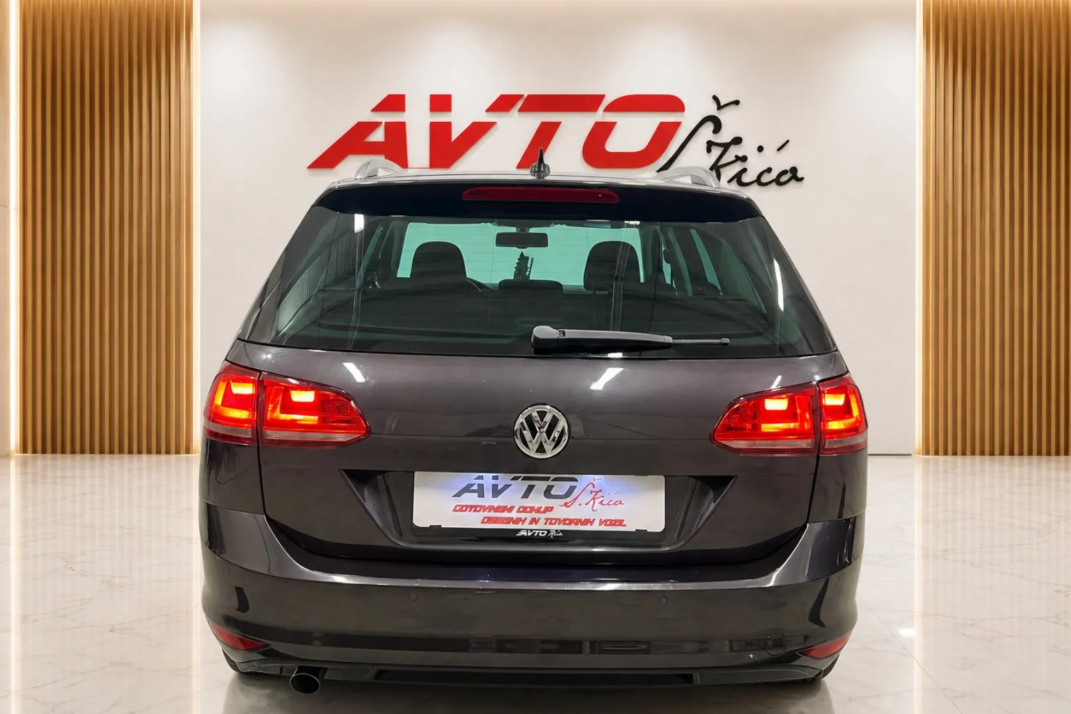 Notranja slika - VW Golf Variant - 1.6 TDI-LOUNGE-BI-XENON-NAVI-GRETJE-SED-SERVI-KNJ- - 8
