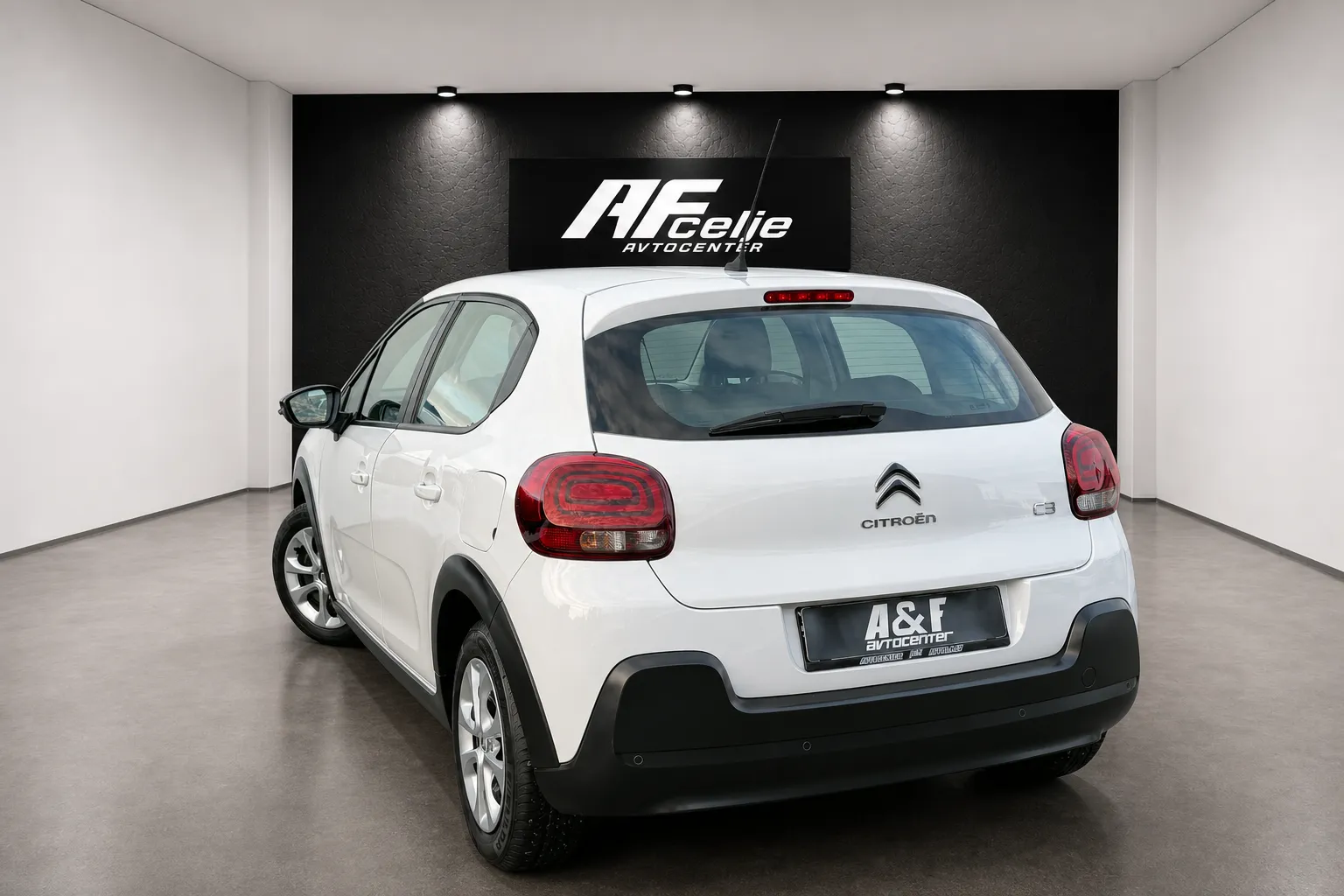 Notranja slika - Citroën C3 - 1.2-LED-NAVI-57.000km-TEMPOMAT-ODLIČEN- - 7
