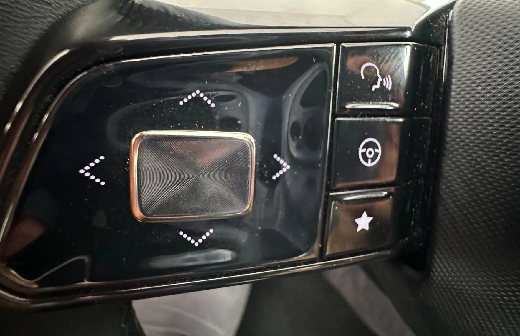 Zunanja slika - MG MG4 - Luxury 150kW.NEMŠKI+4GUME.USNJE.KAMERA.- 3000 € SU - 16