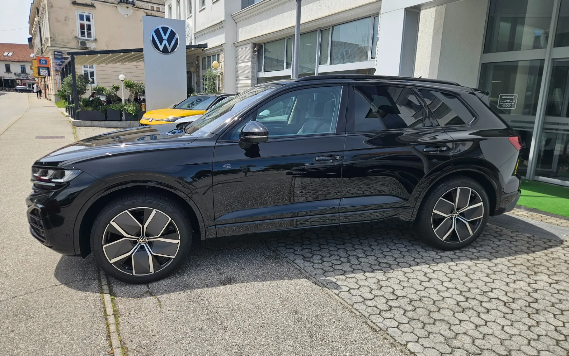 Zunanja slika - Volkswagen Touareg - 4motion V6 TDI BMT R-Line Final Edition - 5