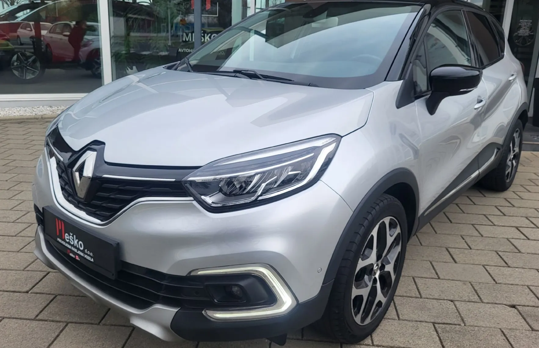 Zunanja slika - Renault Captur - Intens TCe 90 1last-navi-alu-kamera-pdc-tempom-acc - 1
