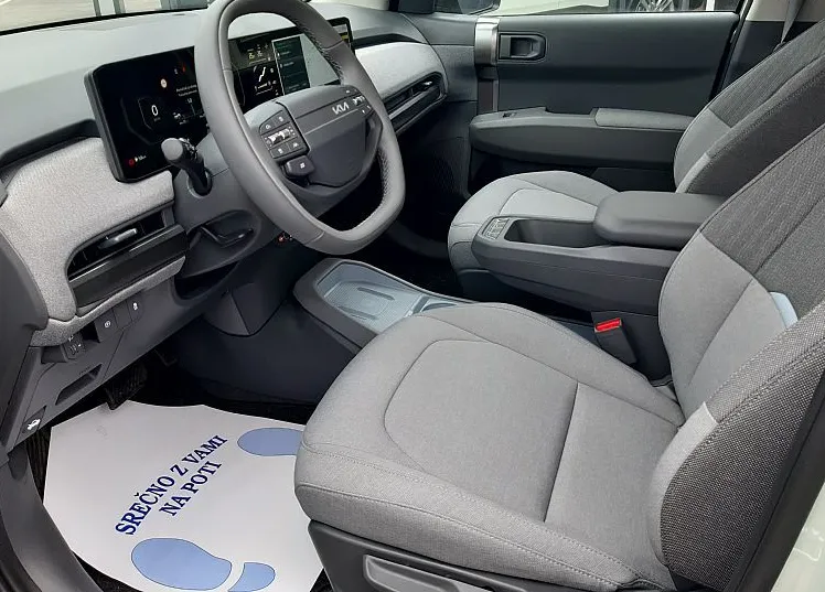 Zunanja slika - KIA EV3 - 58.3 kWh baterija. 150 kW  204 KM  Star - 7
