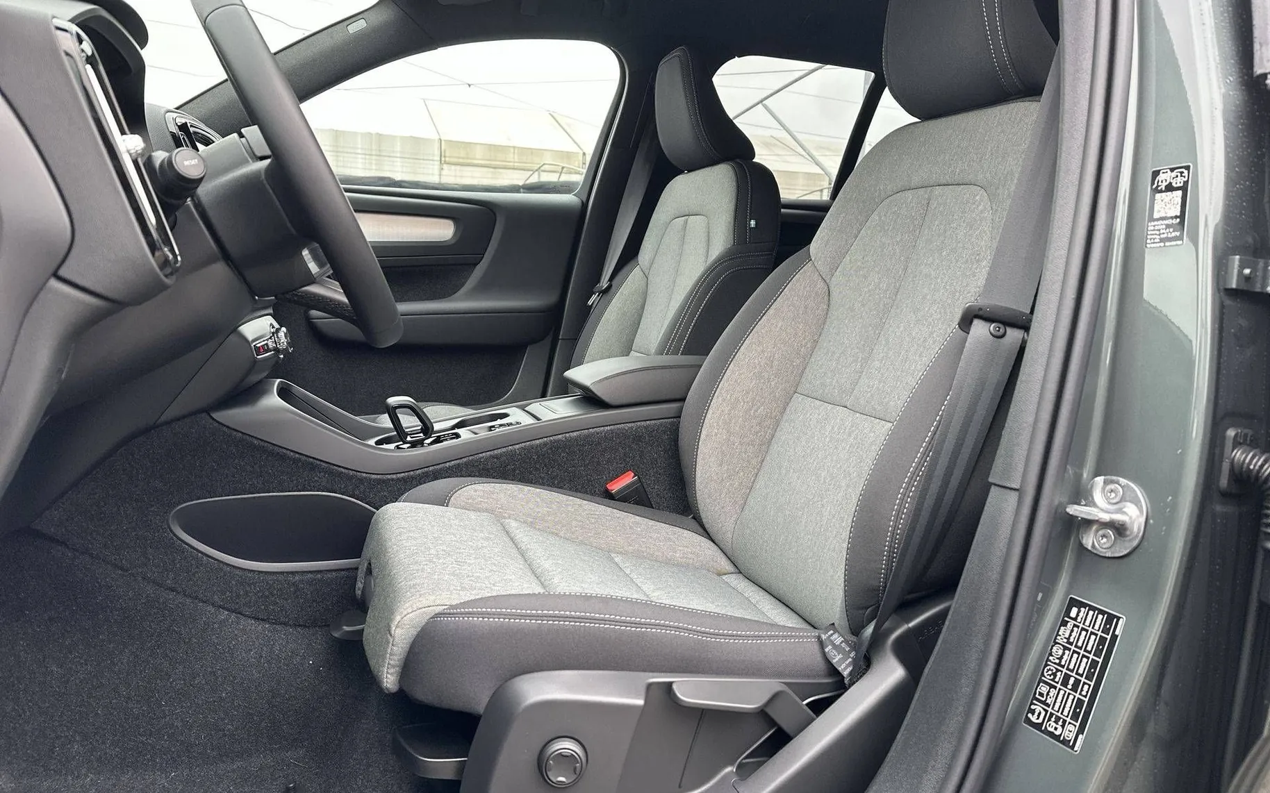 Notranja slika - Volvo XC40 - B3 P Core AT DCT... - 10