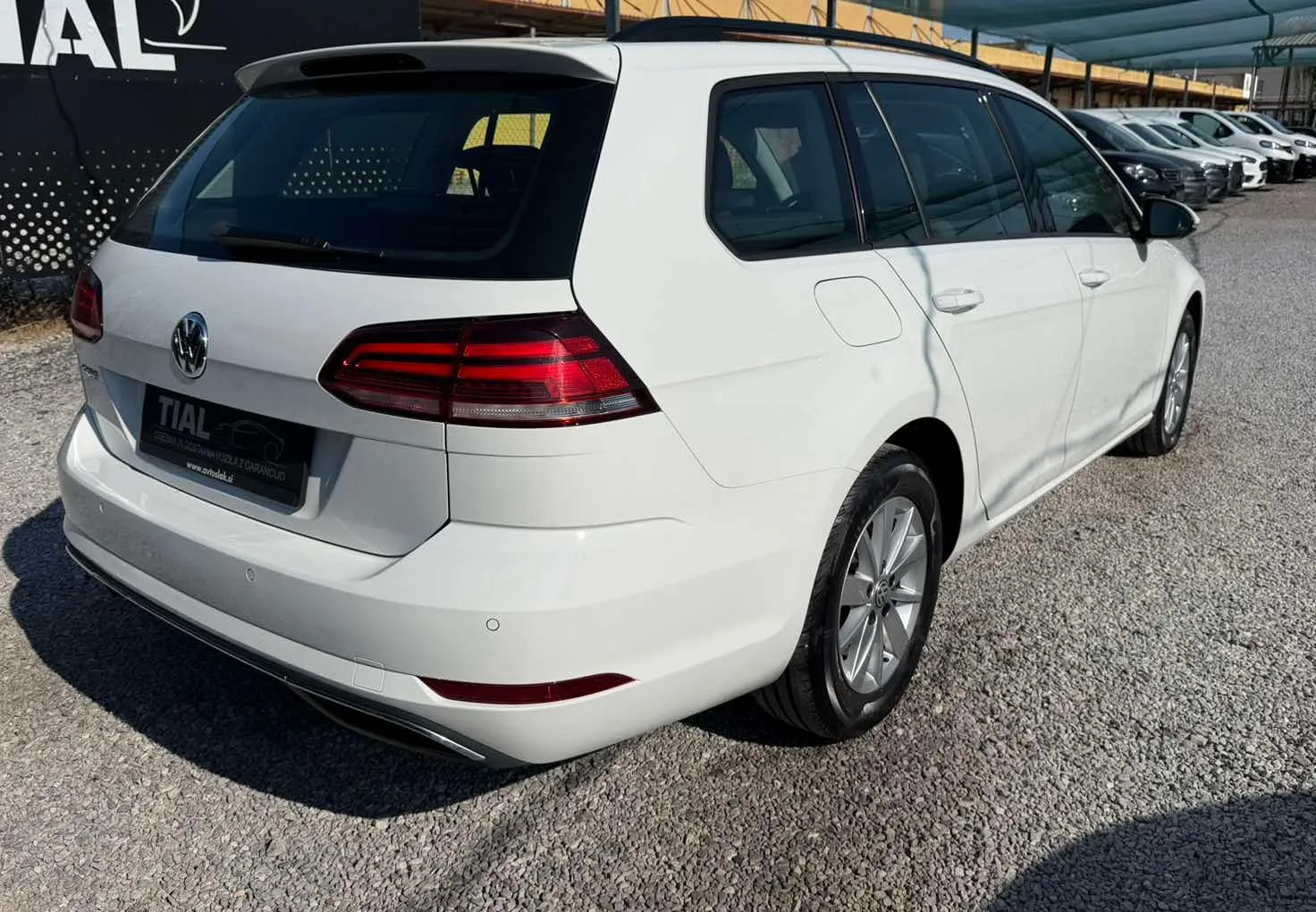 Zunanja slika - Volkswagen Golf - Variant 1.6 TDI AKTIVNI TEMP.-2X PDC-OPRAVLJEN VELIK SERV. - 6