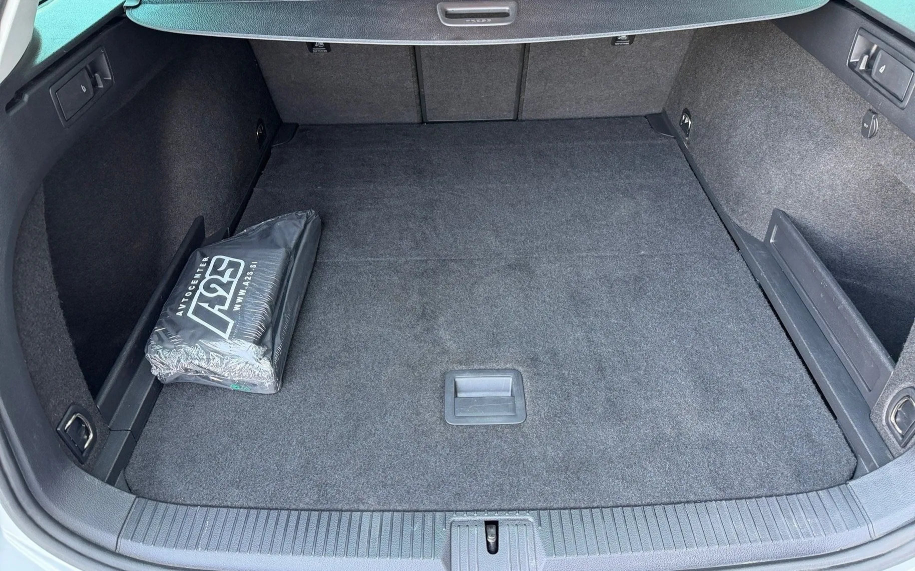 Notranja slika - Volkswagen Passat Variant - 1.5 TSI BMT Business DSG-SLO-1.Lastnik-LED-ACC.... - 12