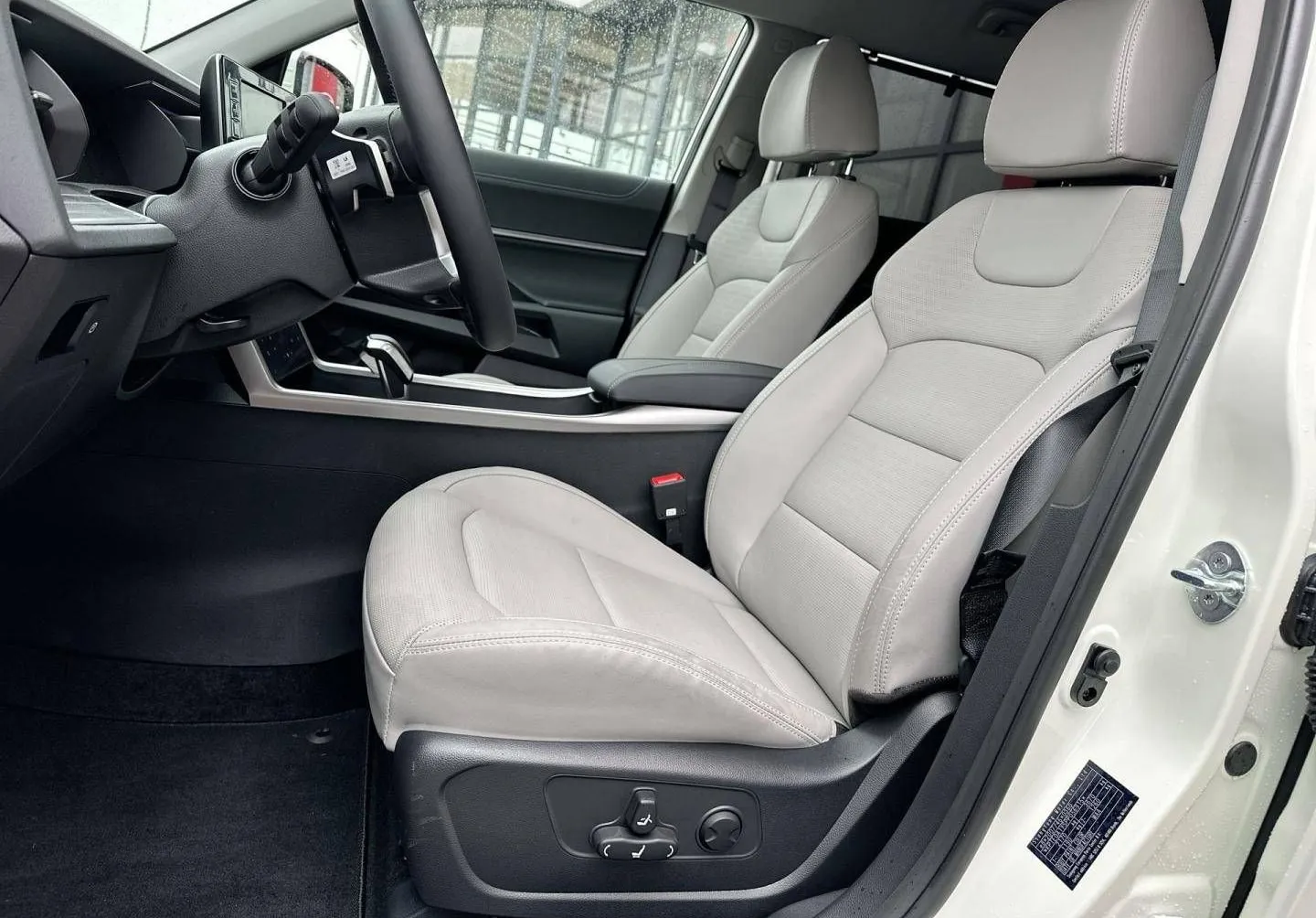 Notranja slika - SsangYong Torres - 1.5 T-GDI PREMIUM 4WD AT... - 10