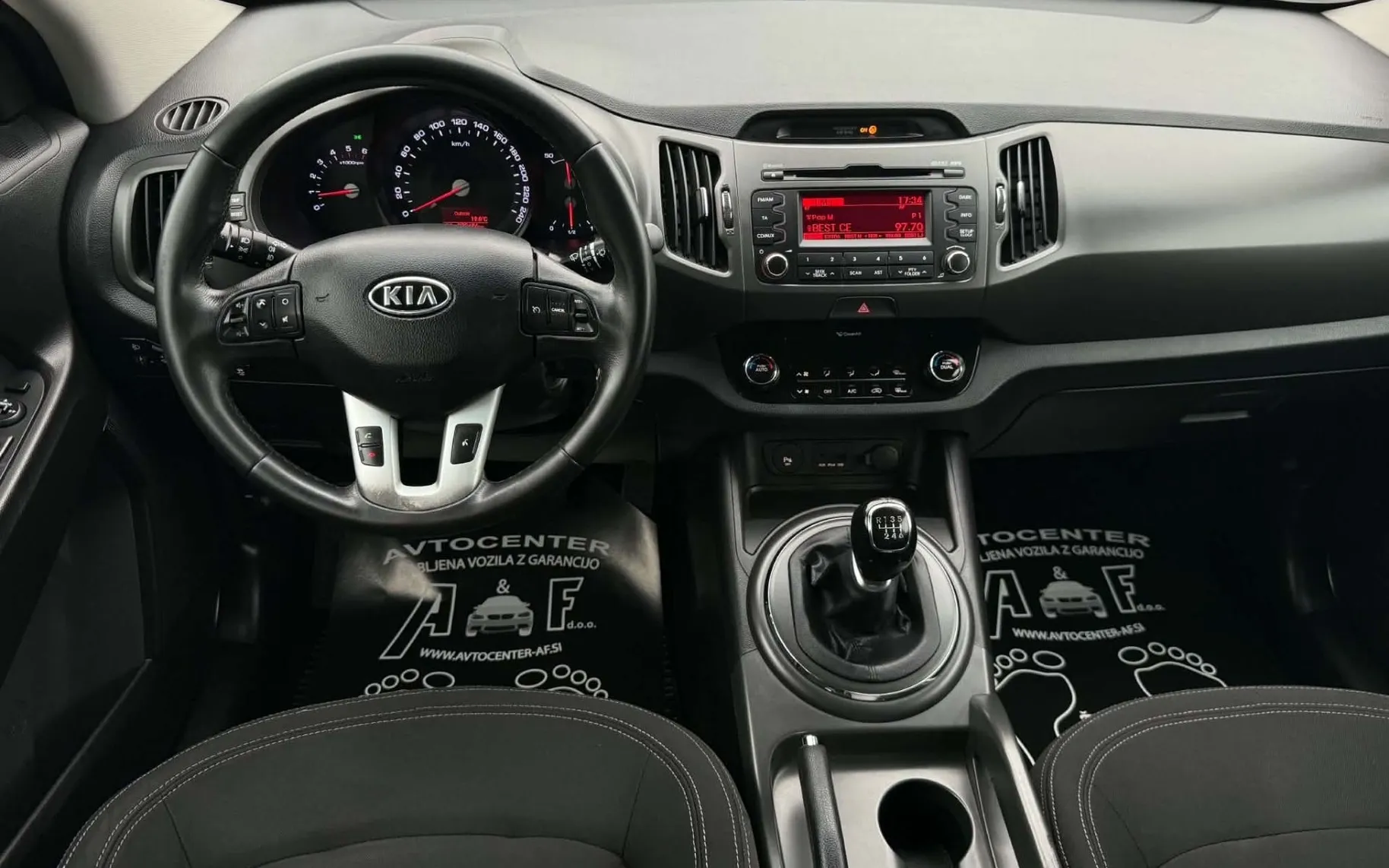 Notranja slika - KIA Sportage - 1.7 DIZEL-LIZING ZA TUJCE-TEMPOMAT-PDC- - 9
