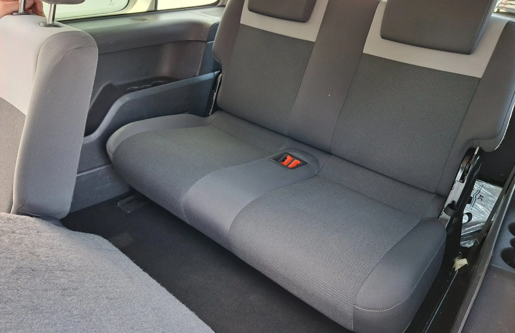 Zunanja slika - VW Caddy - 1.6 TDI Comfortline - 7 Sedežev - 13